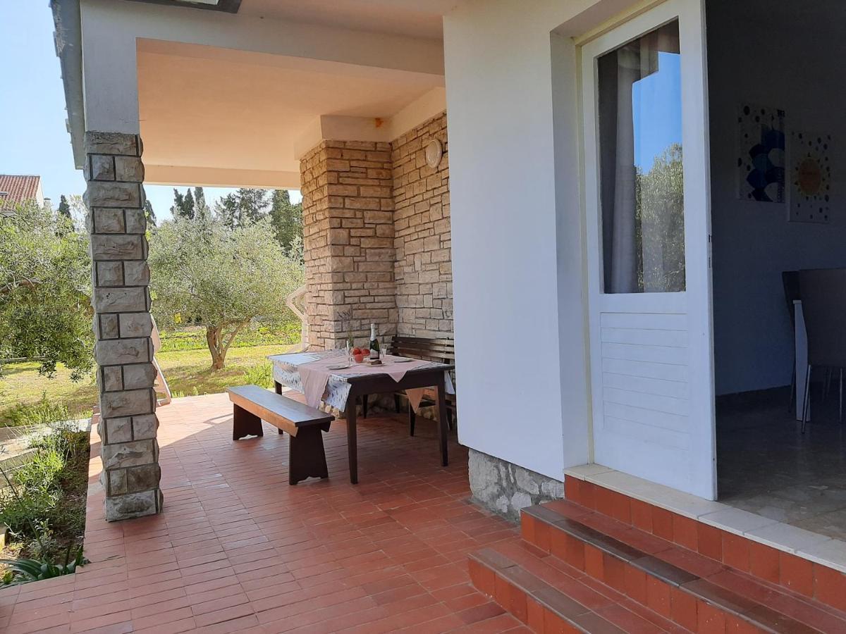 Ferienwohnung Family House Rebeka Ugljan Exterior foto