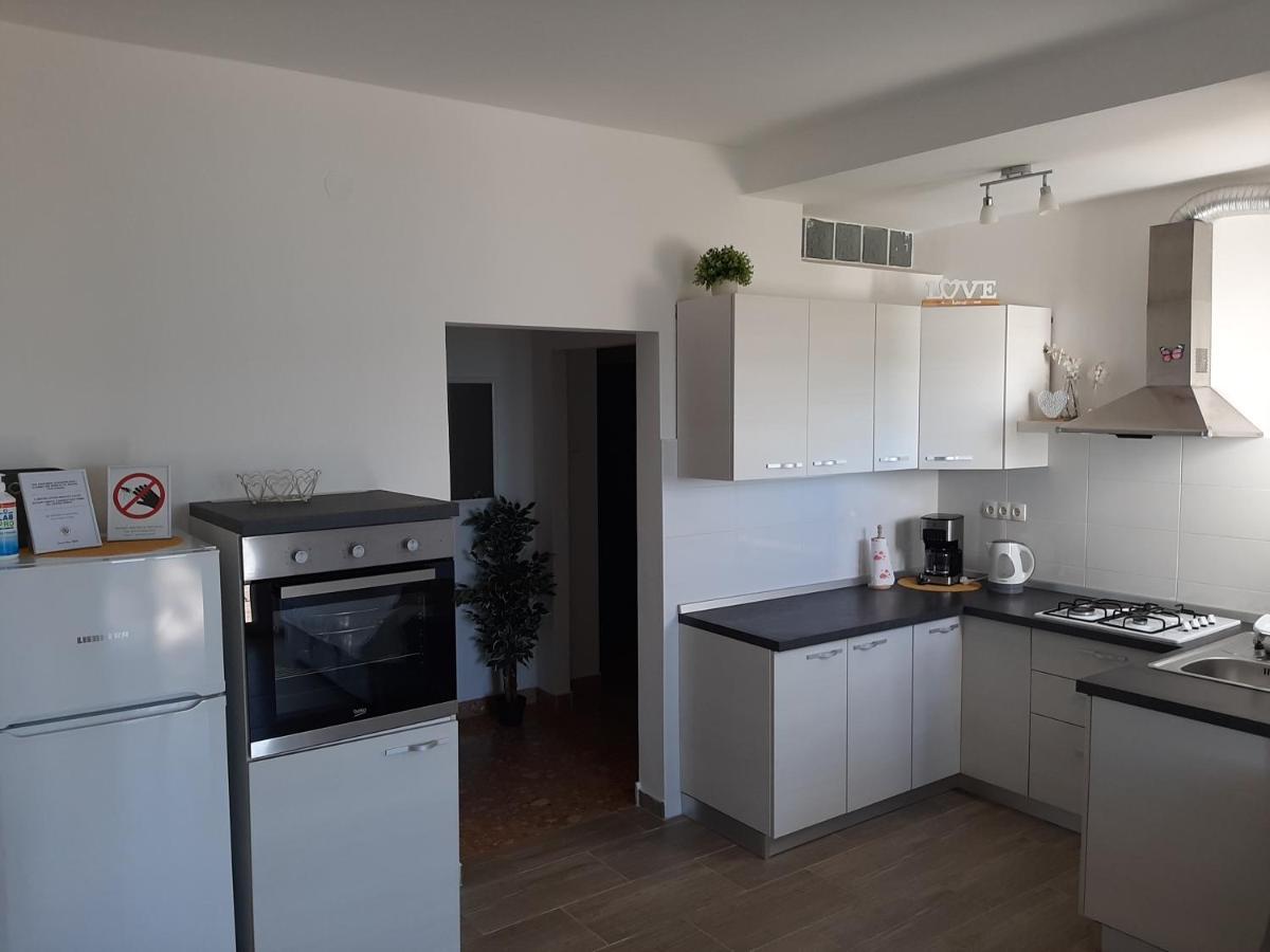 Ferienwohnung Family House Rebeka Ugljan Exterior foto
